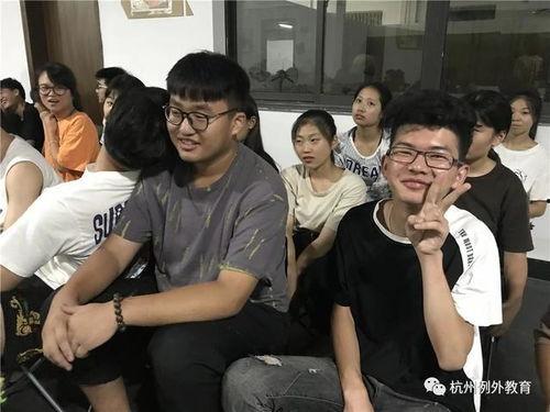 吃瓜群众摇旗呐喊,揭秘娱乐圈风云变幻