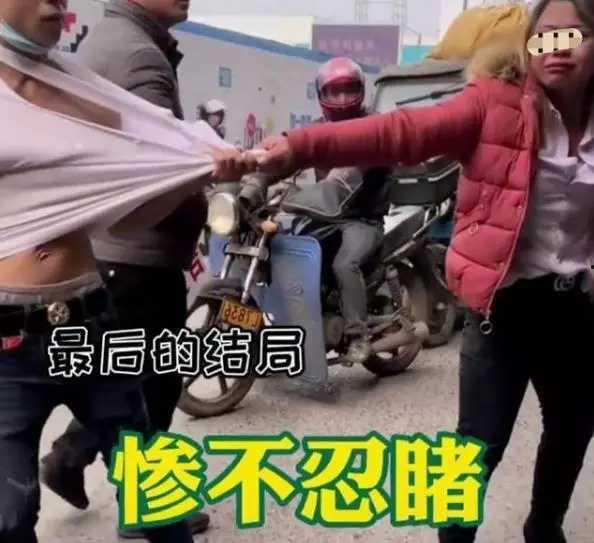 男子看戏看热闹吃瓜群众,男子看戏，吃瓜群众围观的热闹现场