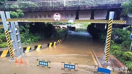 吃瓜碰见了吃瓜群众的说说,围观吃瓜群众的热闹一幕