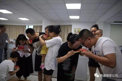 深夜一群吃瓜群众